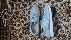 New balance    size  9.5  43