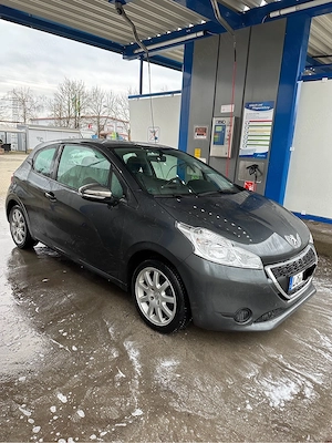 Peugeot 208 - imagine 3