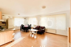 Apartament cu 3 camere cu parcare de vanzare in cartierul Buna Ziua