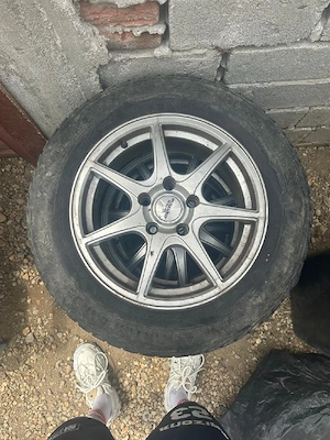 vand sau schimb  cu scuter patru jenti si patru cauciucuri iarna - imagine 4