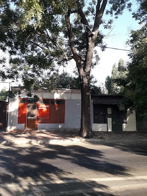 Vind douaSpatii comerciale , locuinta si teren  la curte avantajos