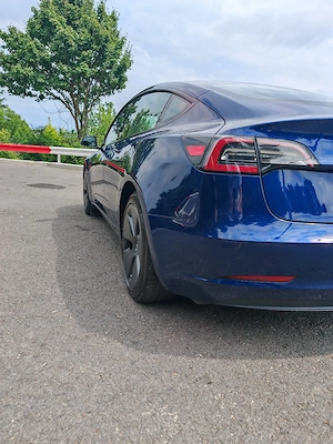Tesla model 3 - imagine 5