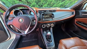 Vand Alfa Romeo Giulietta, 2.0 JTDm 1956 cm , 150CP, 380Nm, DNA, full piele Cognac! - imagine 5
