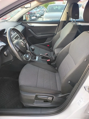 Skoda Octavia 1.6 TDI AMBITION - imagine 12