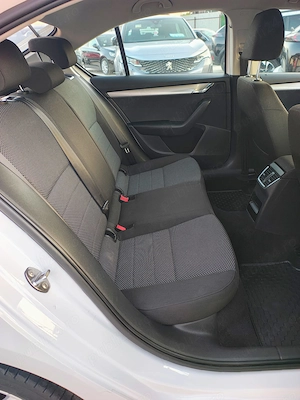 Skoda Octavia 1.6 TDI AMBITION - imagine 16