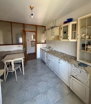 Vand apartament 2 camere decomandat etaj 4 zona IRUC - imagine 3