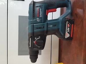 Vand Bormasina Boschhummer Professional 18V