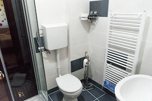 Inchiriez apartament 2 camere in vila cu loc de parcare  - imagine 7