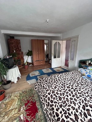 Vând casă  comuna Pucheni Dimbovita 5 camere  2 bai,  apa  rețea,  fose,  zonă liniștit, munte,  de  - imagine 8