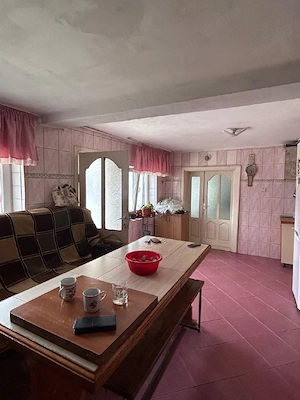 Vând casă  comuna Pucheni Dimbovita 5 camere  2 bai,  apa  rețea,  fose,  zonă liniștit, munte,  de  - imagine 6