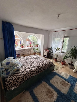 Vând casă  comuna Pucheni Dimbovita 5 camere  2 bai,  apa  rețea,  fose,  zonă liniștit, munte,  de  - imagine 7