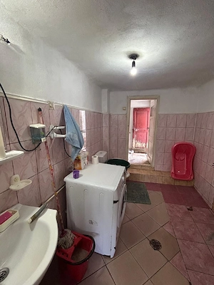 Vând casă  comuna Pucheni Dimbovita 5 camere  2 bai,  apa  rețea,  fose,  zonă liniștit, munte,  de  - imagine 5