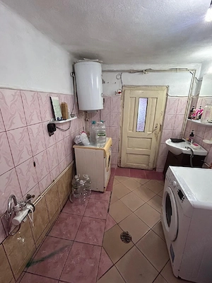 Vând casă  comuna Pucheni Dimbovita 5 camere  2 bai,  apa  rețea,  fose,  zonă liniștit, munte,  de  - imagine 9