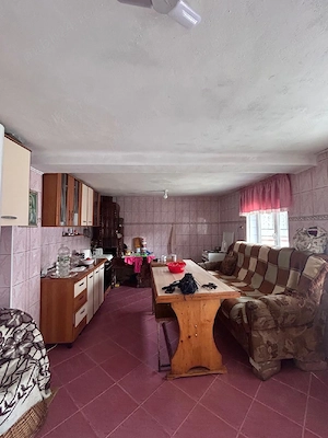 Vând casă  comuna Pucheni Dimbovita 5 camere  2 bai,  apa  rețea,  fose,  zonă liniștit, munte,  de  - imagine 10