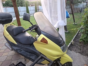 Vând yamaha majesty  250 acte italia dau schimb cu scuter 125 cm inmatriculat