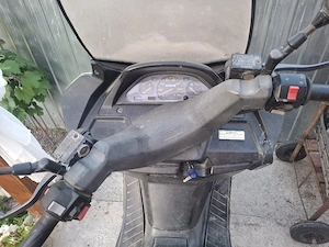 Vând yamaha majesty  250 acte italia dau schimb cu scuter 125 cm inmatriculat - imagine 2