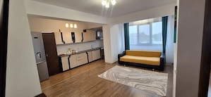 Proprietar   Închiriez modern 2 camere, 67 mp - Centrală, AC, Str. Șaradei (Lângă Parc Bazilescu) - imagine 3