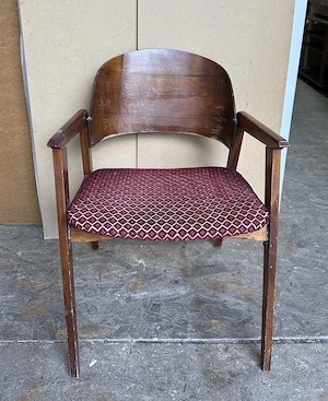 Scaun vintage Mid-Century Modern cu brate și spatar curbat; Scaun Retro din lemn 