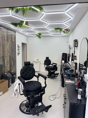 Închiriez post cosmetică   manechiura  - imagine 5