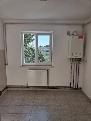 Proprietar închiriez apartament 2 camere decomandate  - imagine 3