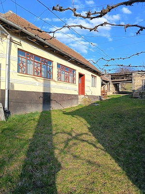 Vând casă la țară loc liniștit și plăcut  - imagine 3