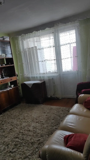Vând apartament trei camere  - imagine 8