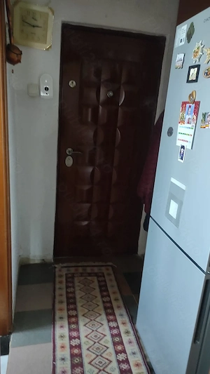 Vând apartament trei camere  - imagine 9