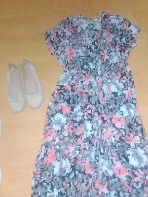 Rochie nou   si balerini cu gauri