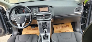 Volvo V40 R-Design Model Cross Country - imagine 4