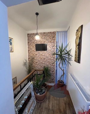 Urgent Apartament-casă Centru renovat ă 2 camere în Vila - imagine 2