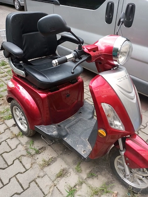 Vand Motociclu, marca Yadea
