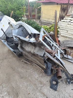 Fier vechi din caroserie auto și ceva resturi din gospodărie. Nu am catalizator,nu am jante aliaj.