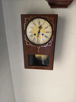 ceas de perete cu pendul 