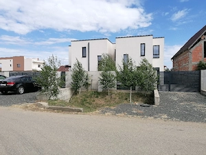 Casa aproape de scoala, gradinita, liceu, 4 camere, asfalt, toate utilitatile - imagine 5