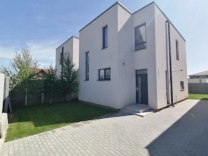 Casa aproape de scoala, gradinita, liceu, 4 camere, asfalt, toate utilitatile - imagine 2