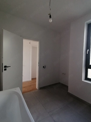 Casa aproape de scoala, gradinita, liceu, 4 camere, asfalt, toate utilitatile - imagine 8