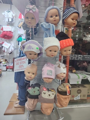 Vând suport cu capuri pentru caciuli, sepci 