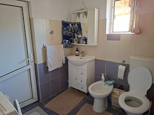 Casa de vanzare.Loc M.Kogalniceanu Tulcea.3 dormitoare,living baie, incalzire centrala peleti.T.938m - imagine 3