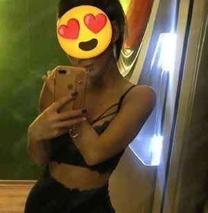  Feminină, discretă și greu de uitat    