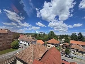 Apartament decomandat cu 3 camere, 2 bai si 3 balcoane  Str. Tabacari, Fagaras - imagine 4