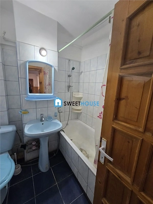 Apartament decomandat cu 3 camere, 2 bai si 3 balcoane  Str. Tabacari, Fagaras - imagine 15