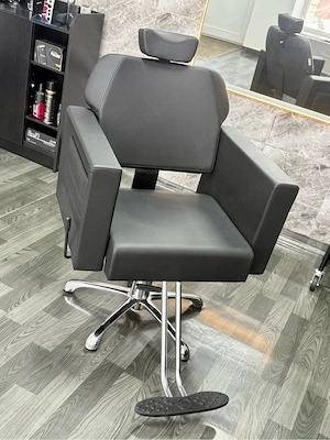 Scaun profesional coafor   frizerie   stare impecabilă