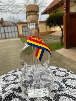 Vand palinca.