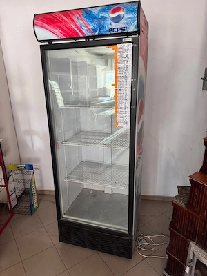 Vitrină frigorifică nefuncțională