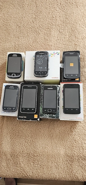 Lot de 7 telefoane mobile vintage in stare impecabila.2 sunt noi cu foliile pe ele