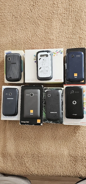 Lot de 9 telefoane mobile vintage in stare impecabila.2 sunt noi cu foliile pe ele