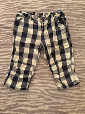 Pantaloni scurți