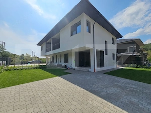 Unitate duplex modern, finisat, 120 mp utili,305 mp teren, Valea Seaca-Popesti !