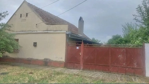 Casă cu teren de vânzare
