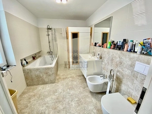 Casa cu 4 camere 3 bai 2 terase si teren 450 mp in zona Parcul Sub Arini - imagine 7